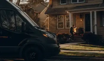 Best laundry pickup and delivery van in Manhasset Hills.